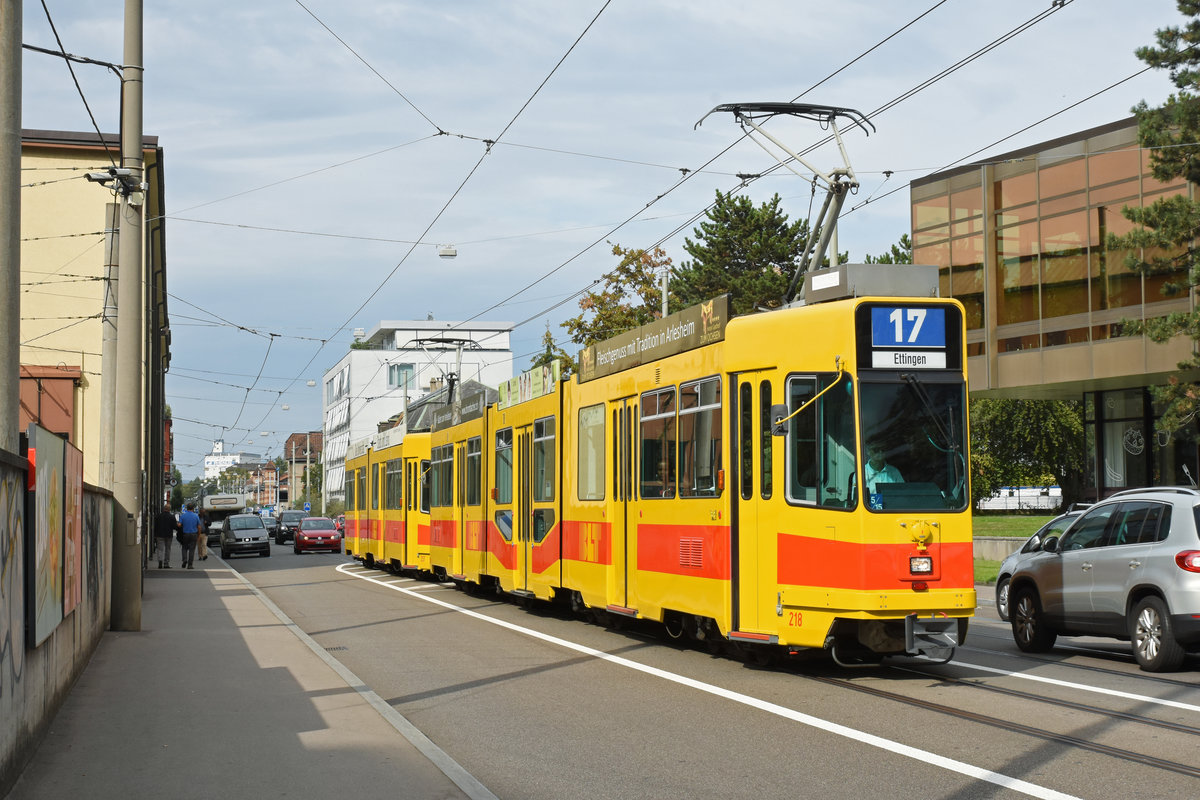 Doppeltraktion, mit dem Be 4/8 218 und dem Be 4/6 257, auf der Linie 17, fährt zur Haltestelle CIBA. Die Aufnahme stammt vom 06.09.2018.