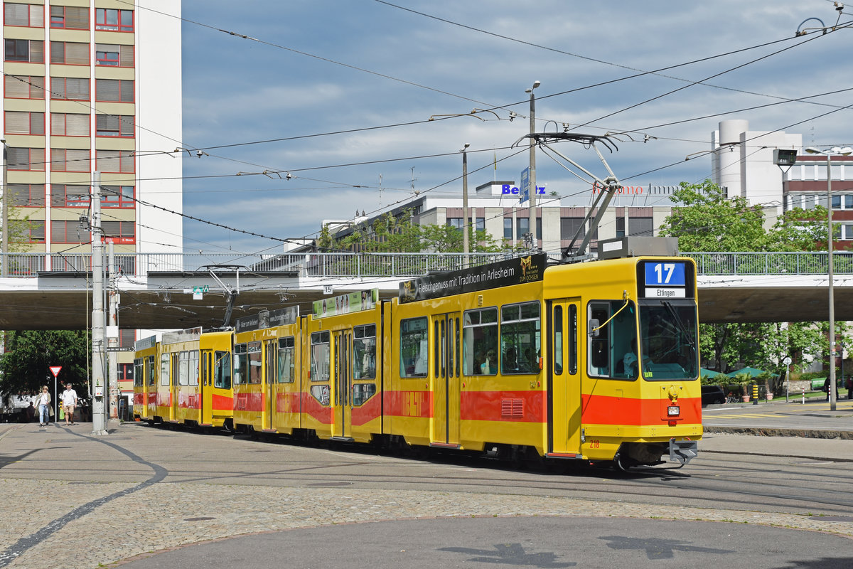 Doppeltraktion, mit dem Be 4/8 218 und dem Be 4/6 227, auf der Linie 17, fährt zur Haltestelle ZOO Basel. Die Aufnahme stammt vom 15.06.2019.