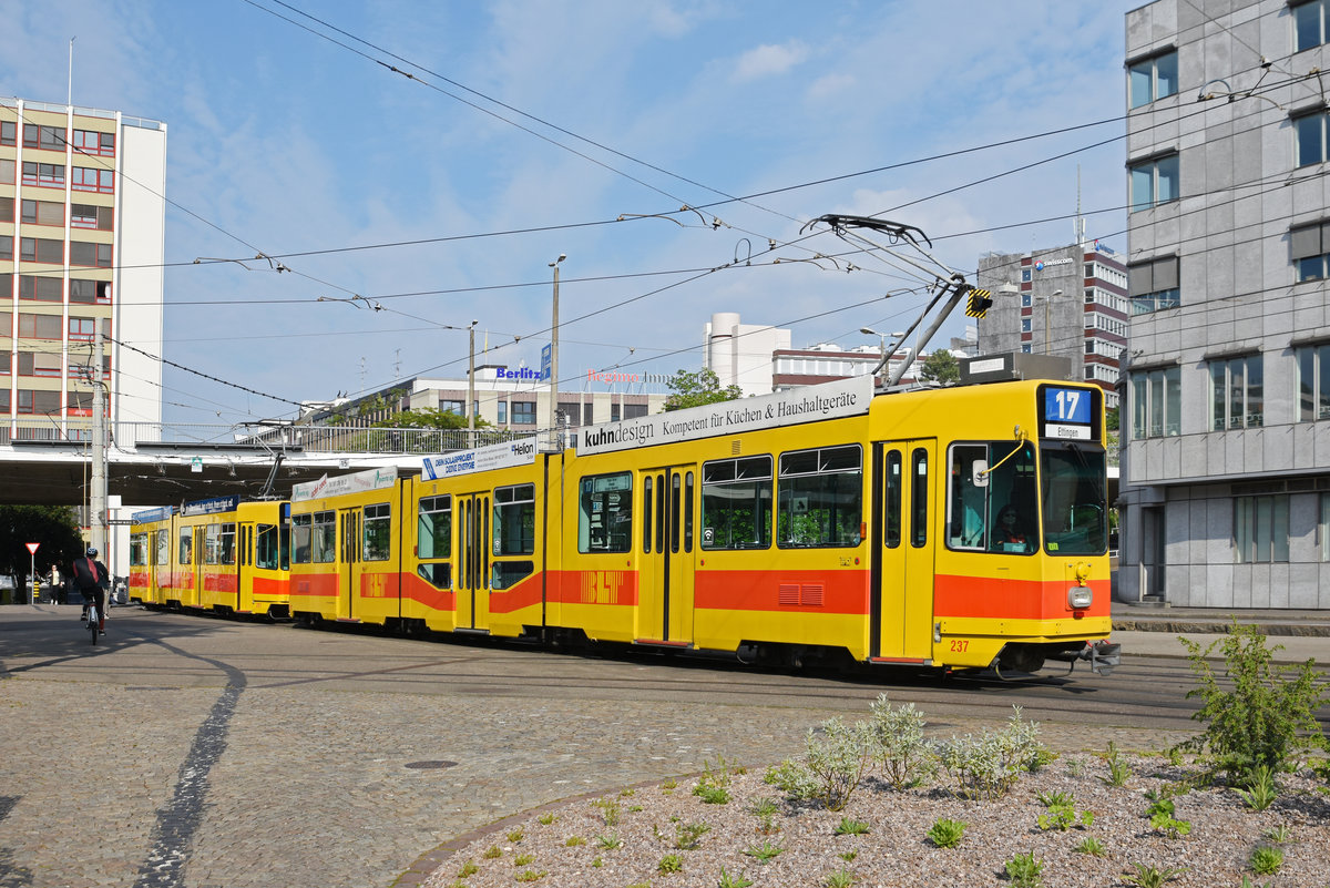 Doppeltraktion, mit dem Be 4/8 237 und dem Be 4/6 203, auf der Linie 17, fährt zur Haltestelle ZOO Basel. Die Aufnahme stammt vom 16.05.2020.
