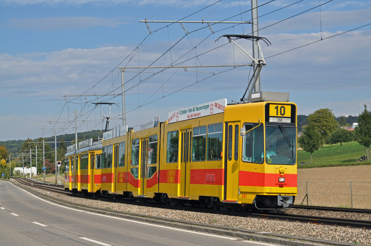 Doppeltraktion, mit dem Be 4/8 243 und dem Be 4/6 108, fahren zur Haltestelle der Linie 10 in Ettingen. Die Aufnahme stammt vom 03.10.2016.