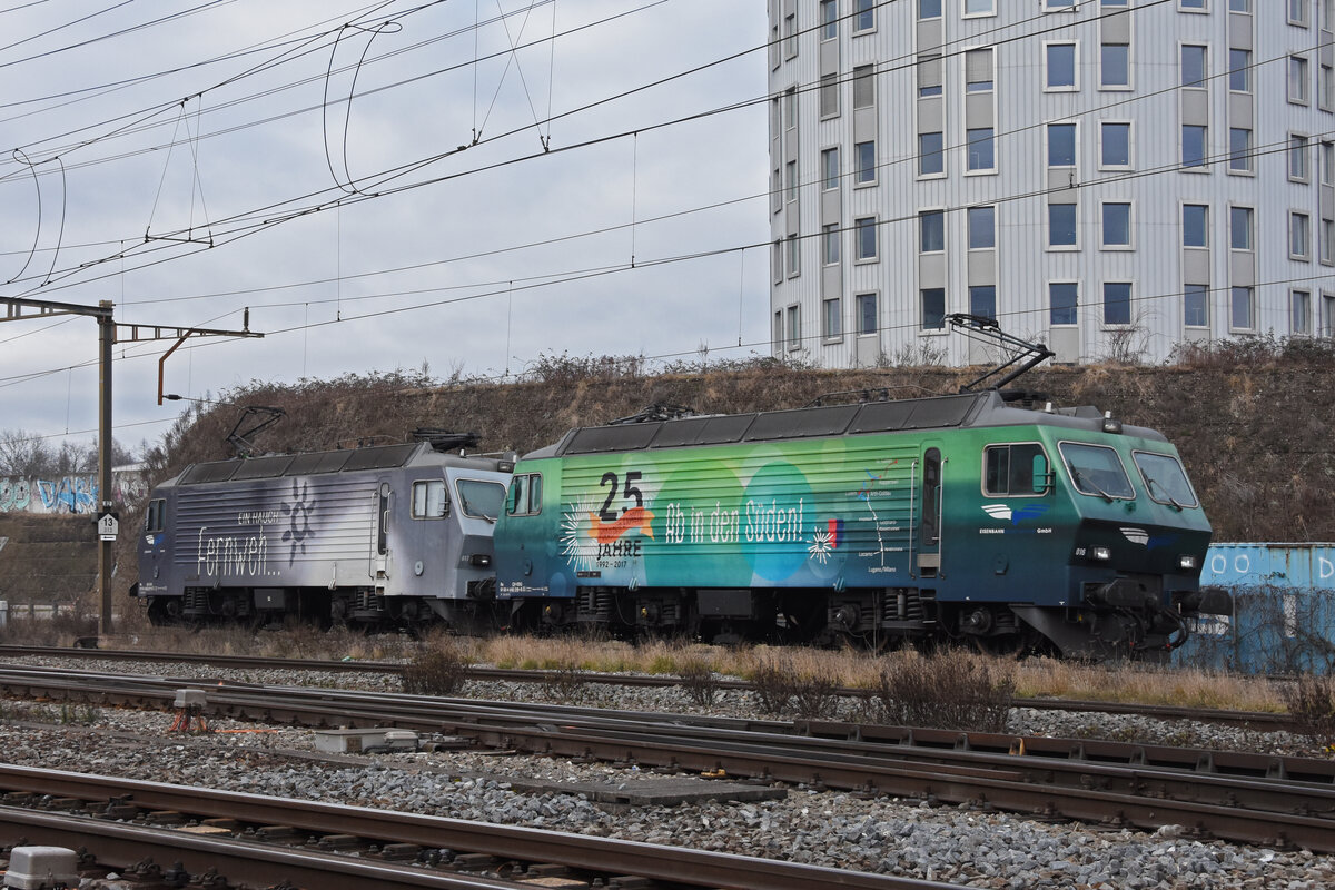 Doppeltraktion, mit den EDG Loks 446 016-8 und 446 017-6, durchfährt den Bahnhof Pratteln. Die Aufnahme stammt vom 17.01.2022.
