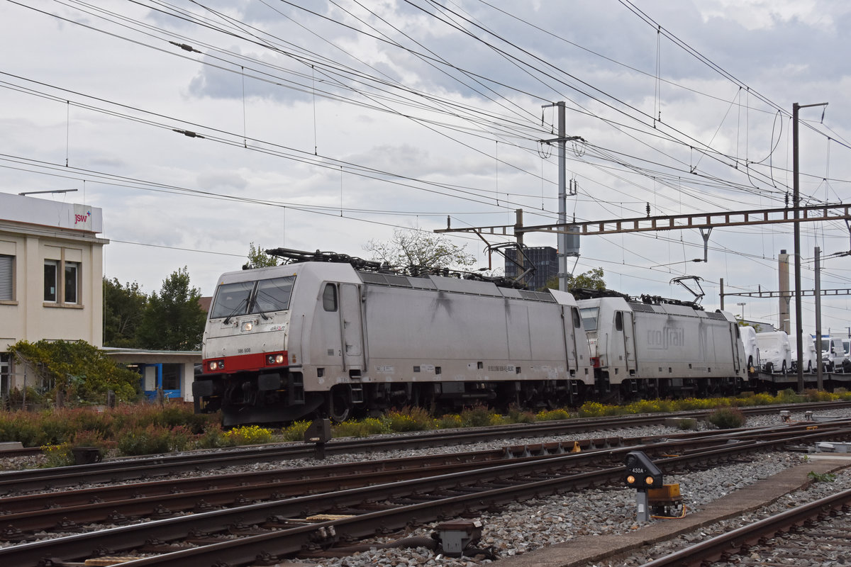 Doppeltraktion, mit den Loks 186 908-6 und 186 901-5 durchfährt den Bahnhof Pratteln. Die Aufnahmestammt vom 24.09.2020.