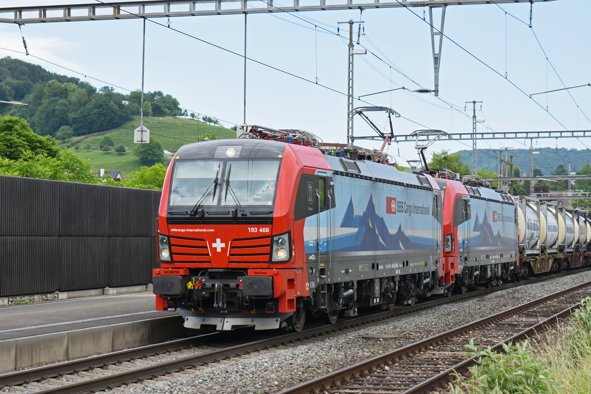 Doppeltraktion, mit den Loks 193 468-6 und 193 471-0, durchfahren den Bahnhof Gelterkinden. Die Aufnahme stammt vom 31.05.2018.