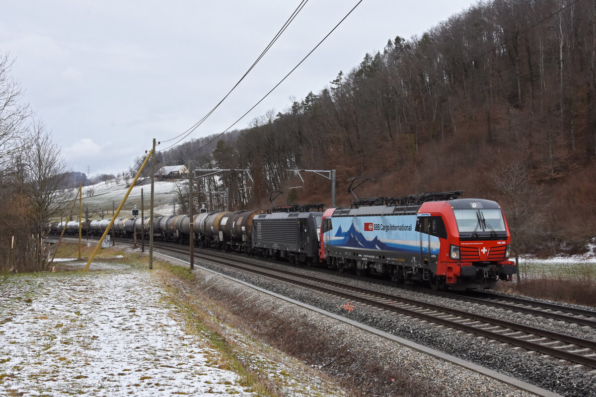 Doppeltraktion, mit den Loks 193 469-4 und 189 997-0 fährt Richtung Bahnhof Tecknau. Die Aufnahme stammt vom 01.02.2022.