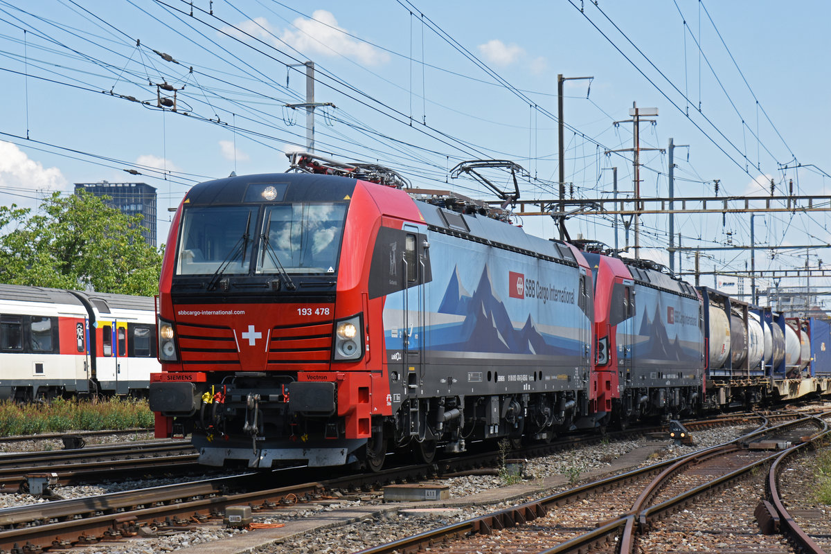Doppeltraktion, mit den Loks 193 478-5 und 193 463-7 durchfahren den Bahnhof Pratteln. Die Aufnahme stammt vom 18.07.2018.