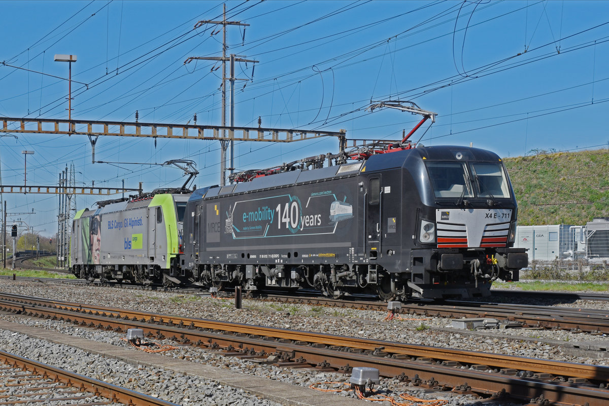 Doppeltraktion, mit den Loks 193 711-9 und 486 505-1 durchfährt den Bahnhof Pratteln. Die Aufnahme stammt vom 23.03.2020.