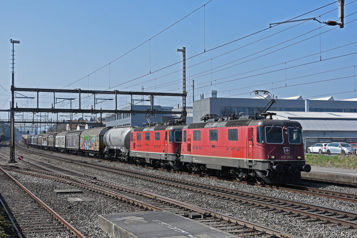 Doppeltraktion, mit den Loks 420 269-3 und 420 265-1 durchfährt den Bahnhof Rupperswil. Die Aufnahme stammt vom 28.03.2022.