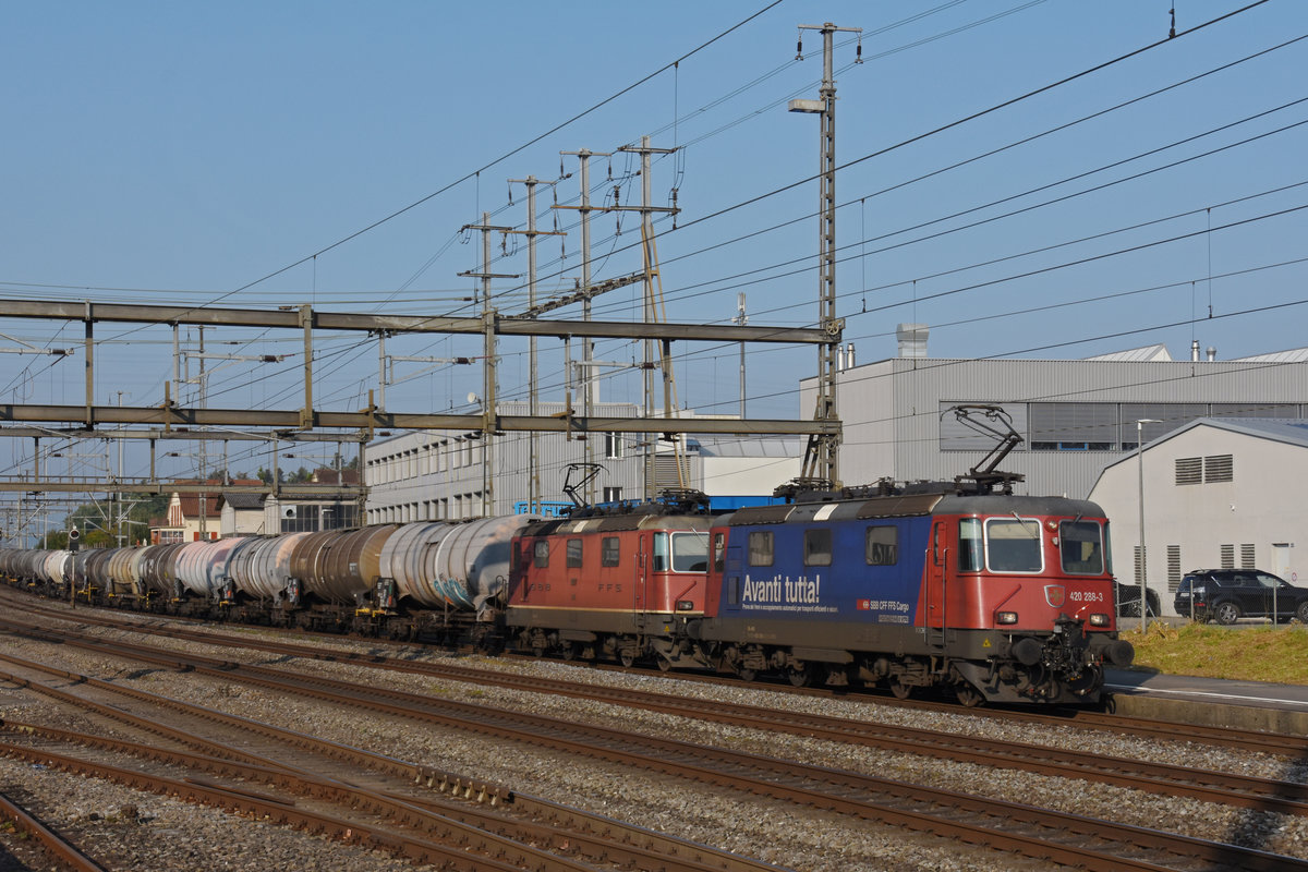 Doppeltraktion, mit den Loks 420 288-3 und 420 277-6, durchfährt den Bahnhof Rupperswil. Die Aufnahme stammt vom 14.09.2020.