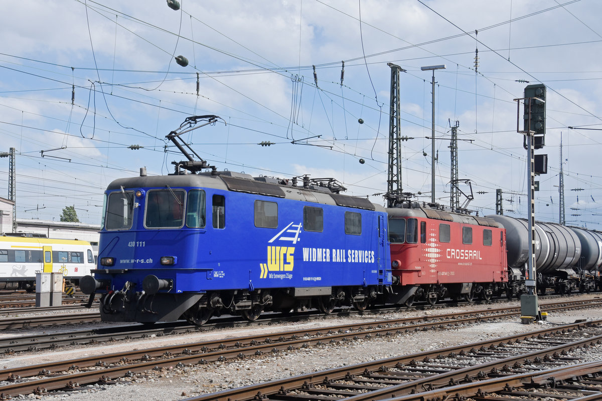 Doppeltraktion, mit den Loks 430 111-5 und 430 114-9  Natalie  durchfahren den Badischen Bahnhof. Die Aufnahme stammt vom 30.04.2018.