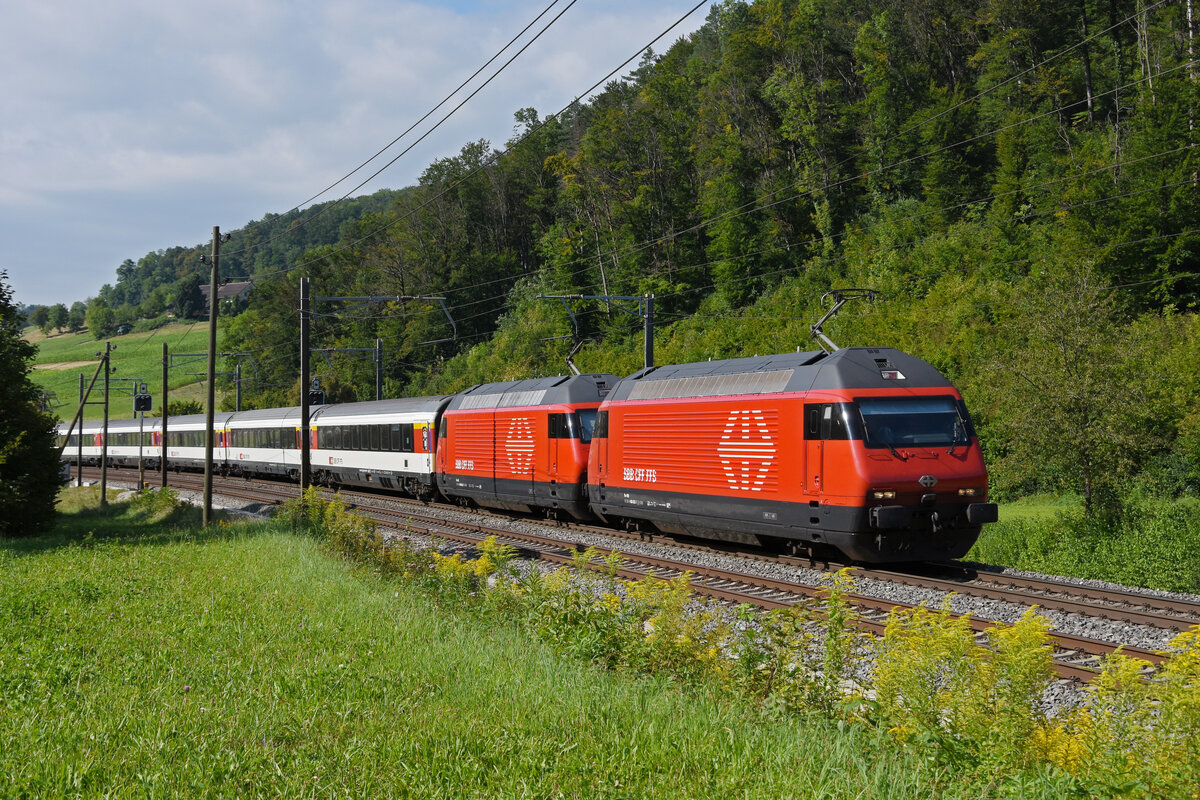 Doppeltraktion, mit den Loks 460 022-7 und 460 025-0 fährt  Richtung Bahnhof Tecknau. Die Aufnahme stammt vom 25.08.2021.