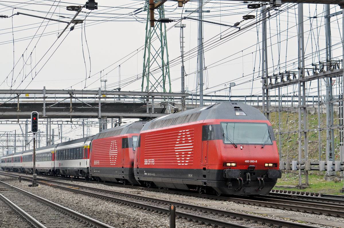 Doppeltraktion, mit den Loks 460 093-8 und 460 109-2, durchfahren den Bahnhof Muttenz. Die Aufnahme stammt vom 20.03.2018.