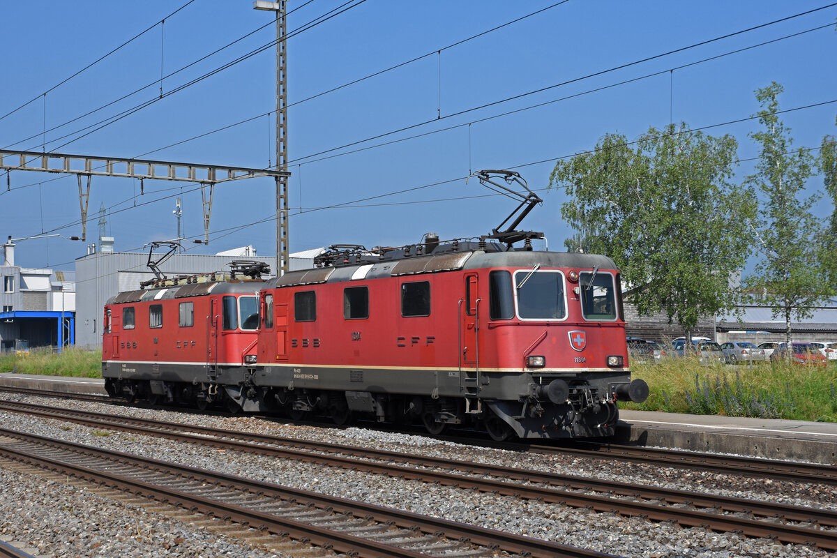 Doppeltraktion, mit den Re 4/4 II 11304 und 11191 durchfährt den Bahnhof Rupperswil. Die Aufnahme stammt vom 10.06.2021.