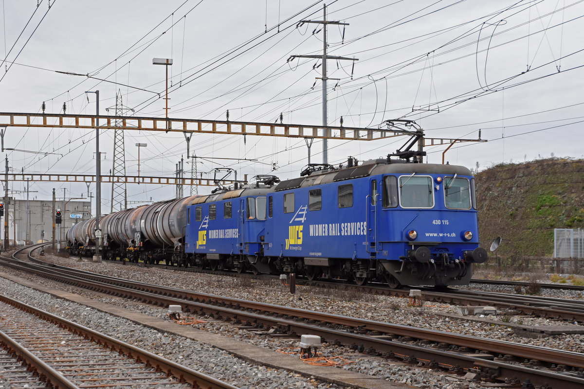 Doppeltraktion, mit den WRS Loks 430 115-6 und 430 112-3 durchfährt den Bahnhof Pratteln. Die Aufnahme stammt vom 04.02.2021.