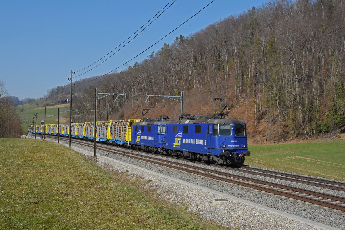 Doppeltraktion, mit den WRS Loks 430 115-6 und 430 111-5 fährt Richtung Bahnhof Tecknau. Die Aufnahme stammt vom 01.03.2021.