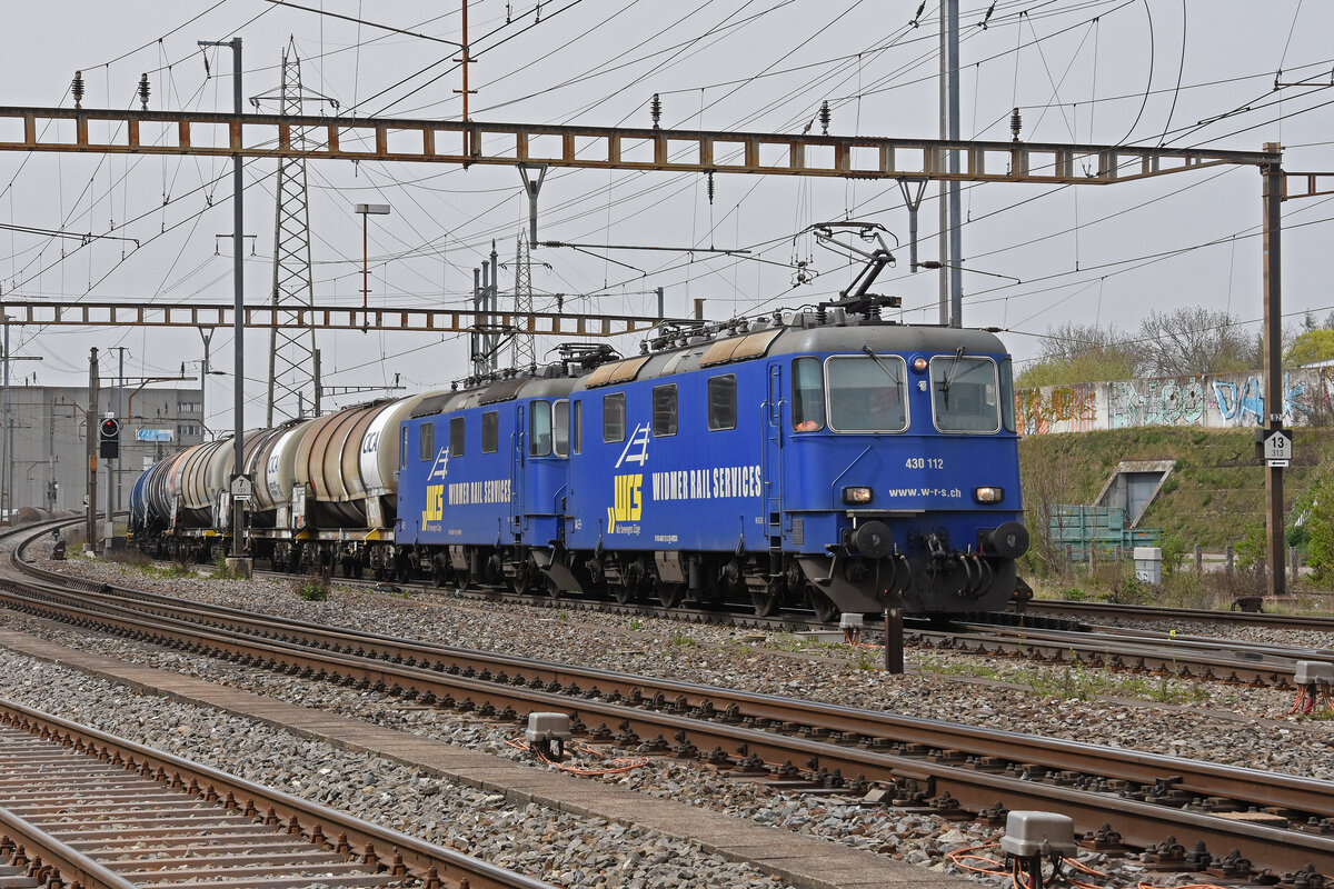 Doppeltraktion, mit den WRS Loks 430 112-3 und 430 111-5 durchfährt den Bahnhof Pratteln. Die Aufnahme stammt vom 29.03.2022.