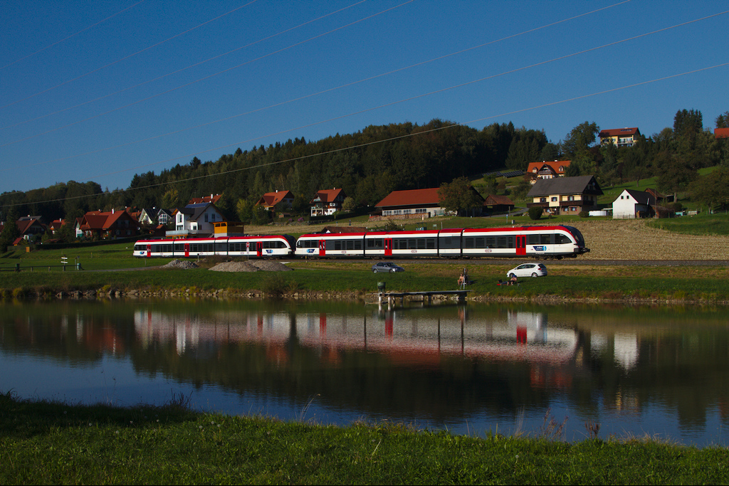 Doppeltraktion der modernen GKB-Triebzge, aufgenommen zwischen Deutschlandsberg und Hollenegg. (25.09.2013)