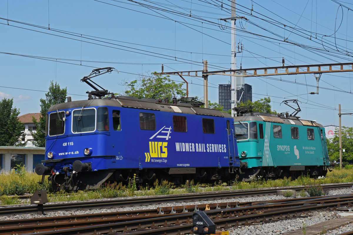 Doppeltraktion der WRS, mit den Loks 430 115-6 und 430 114-9, durchfährt den Bahnhof Pratteln. Die Aufnahme stammt vom 25.06.2020.