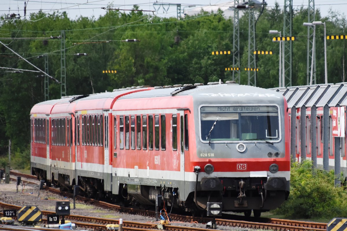 DORTMUND, 03.05.2018, 628 518, ein Relikt vergangener Tage, einsam und verlassen abgestellt in Dortmund Hbf