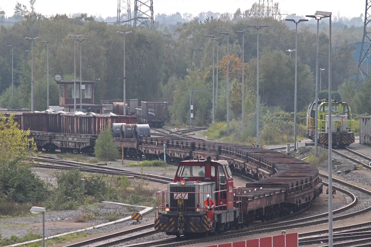 Dortmunder Eisenbahn 737 rangierte am 11.10.14 an den Bochumer Stahlwerken.