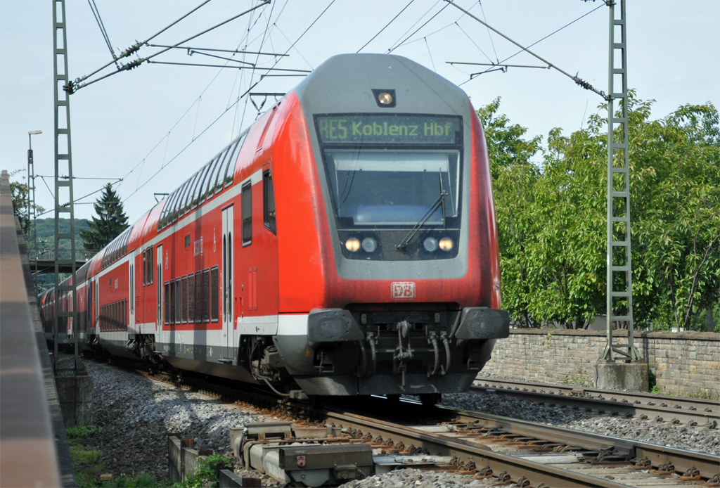 Dosto-Steuerwagen des RE5 bei der Einfahrt in den Bf Remagen - 29.08.2013