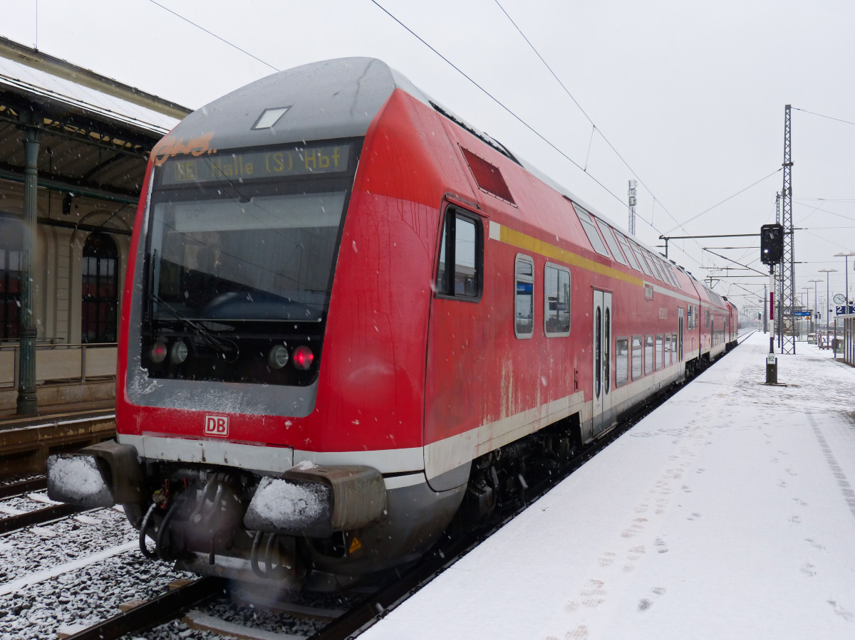 Dosto-Steuerwagen dichtem Schneefall im Bahnhof Nordhausen 28.11.2015