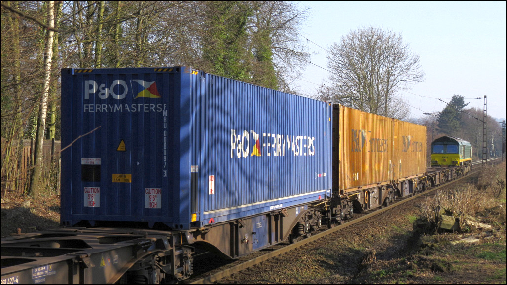 Downtown nach Aachen West ist dieser Containerzug mit einer Class 66 (PB15) als Zugpferd unterwegs auf der Montzenroute.Hier zu sehen unweit vom Gemmenicher Weg am 29.Feb.2016.