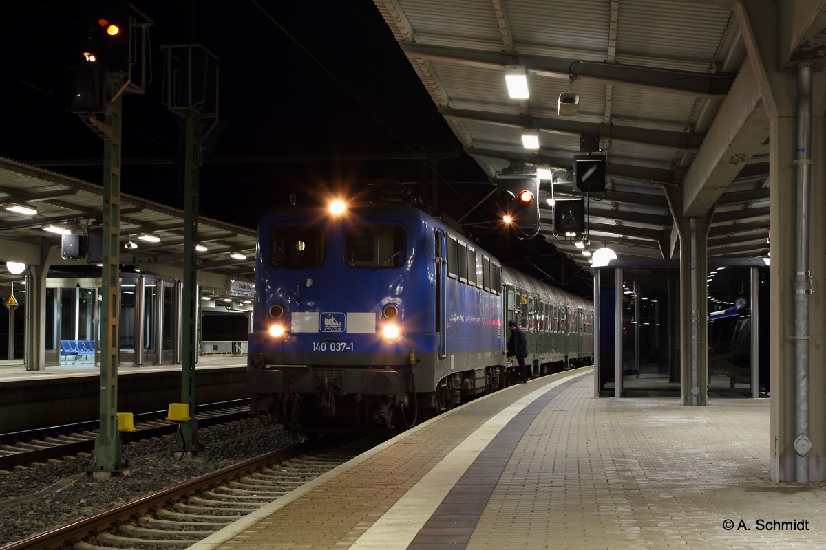 DPE 20856 im Oberen Bahnhof Plauen mit der 140 037 der Press. Aufgenommen am 12.12.2015