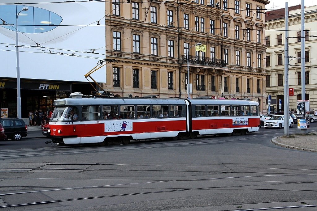 DPMB K2P 1023 am 18.August 2018 bei der Haltestelle Hlavni nadrazi.