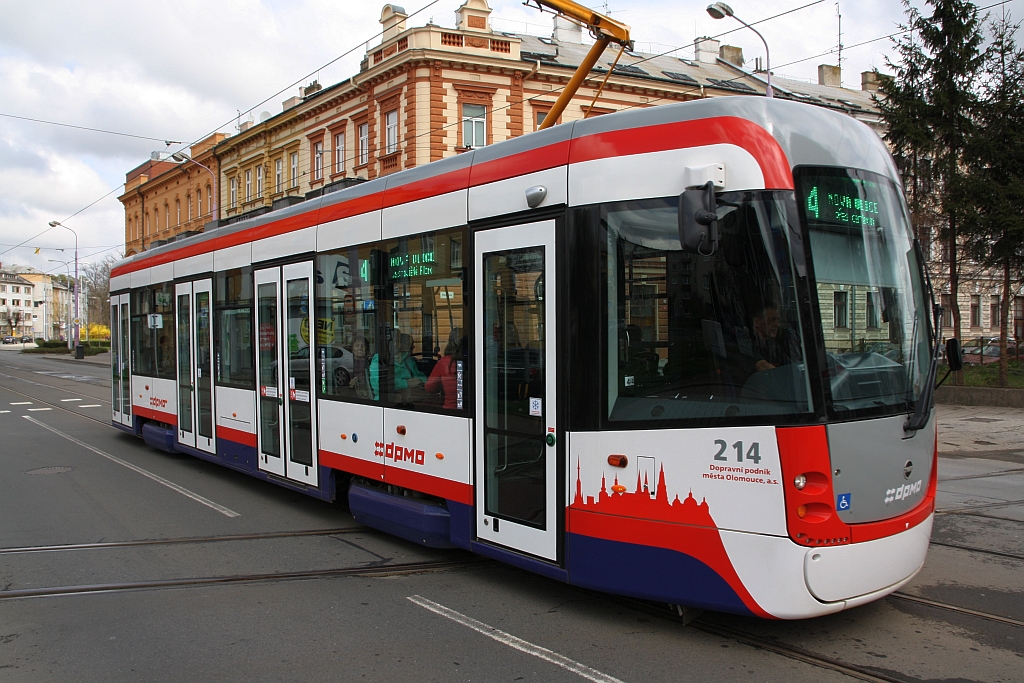 DPMO EVO 1 214 am 06.April 2019 in der Wolkerova beim Bahnhof Olomouc Nova Ulice.