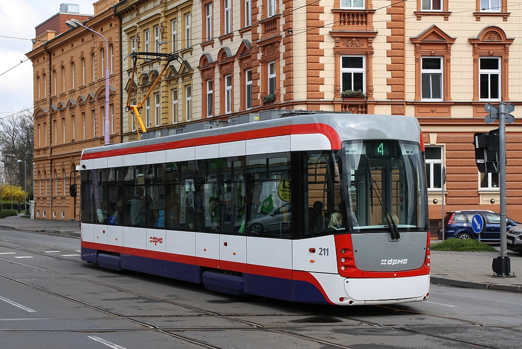 DPMO EVO 1 214 am 06.April 2019 in der Wolkerova beim Bahnhof Olomouc Nova Ulice.