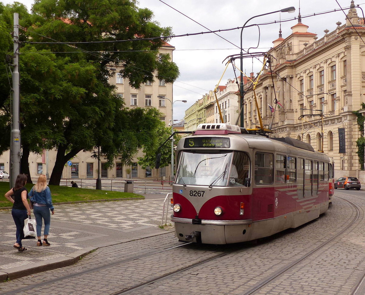 DPP 8267 als Linie 5, am 08.06.2019 an der Haltestelle Hlavní nádraží.
