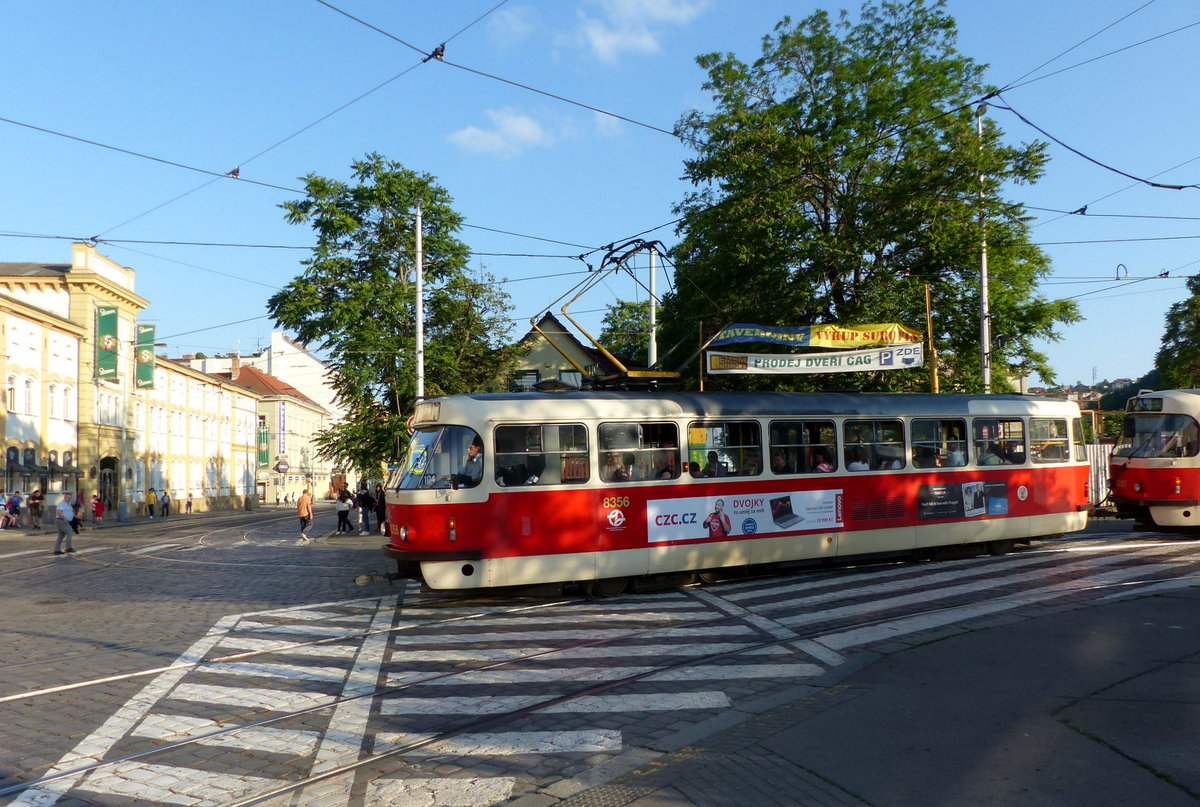 DPP 8356 am 07.06.2019 an der Haltestelle Na Knížecí.