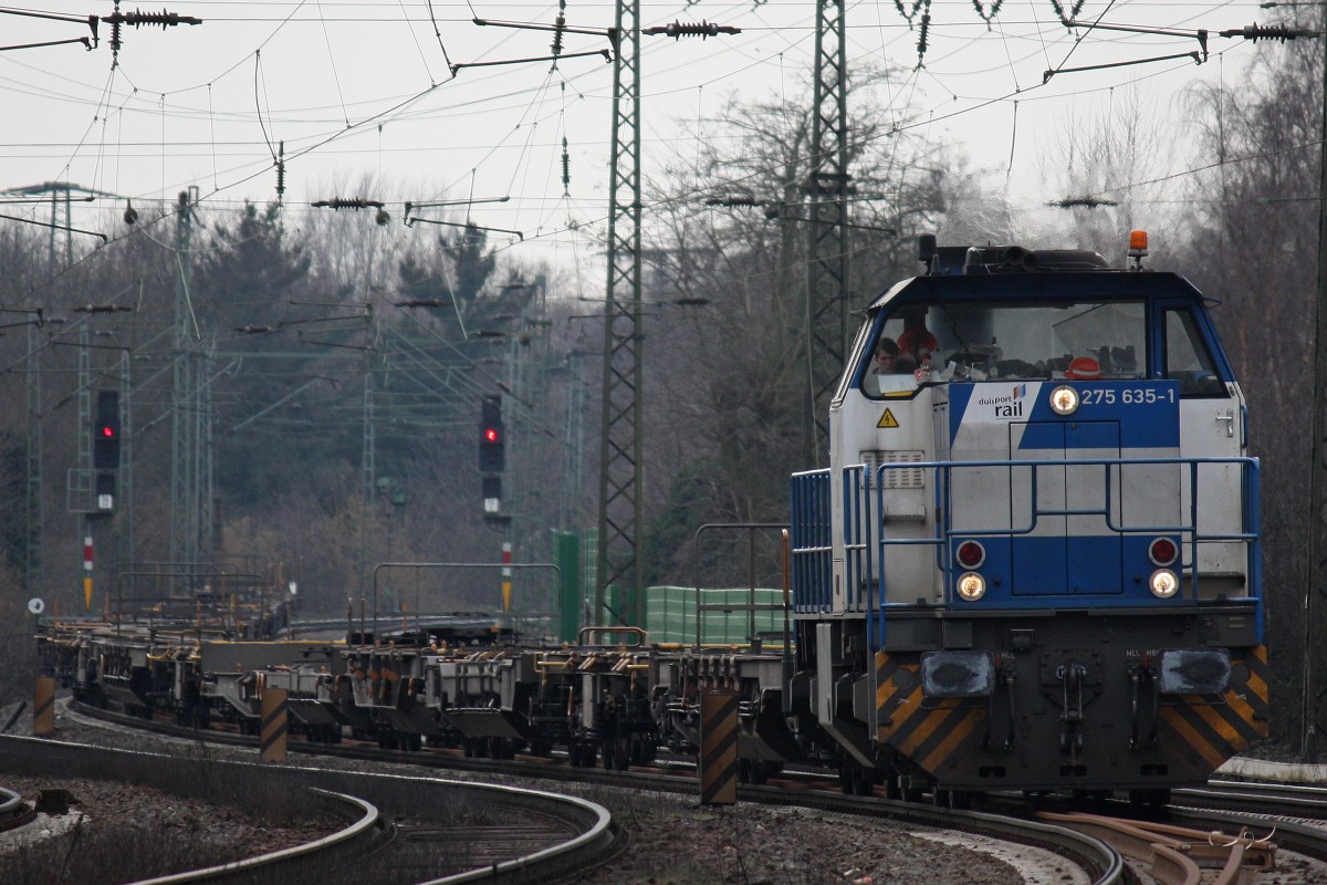 DPR 275 635 am 16.3.13 mit einem leeren Taschenwagenzug in Duisburg-Neudorf.