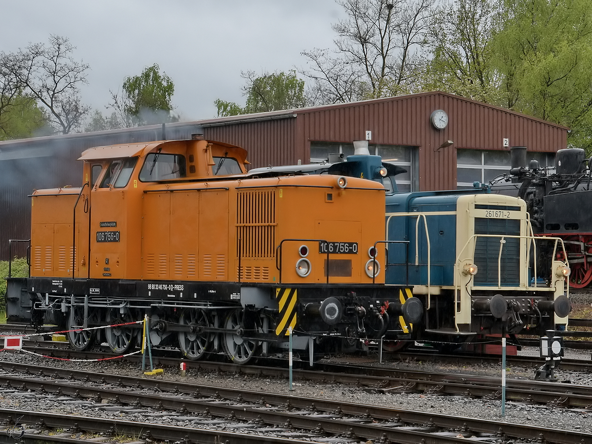 DR 106 756-0 & DB 261 671-2 während einer Parallelfahrt Anfang Mai 2017 im Eisenbahnmuseum Bochum.