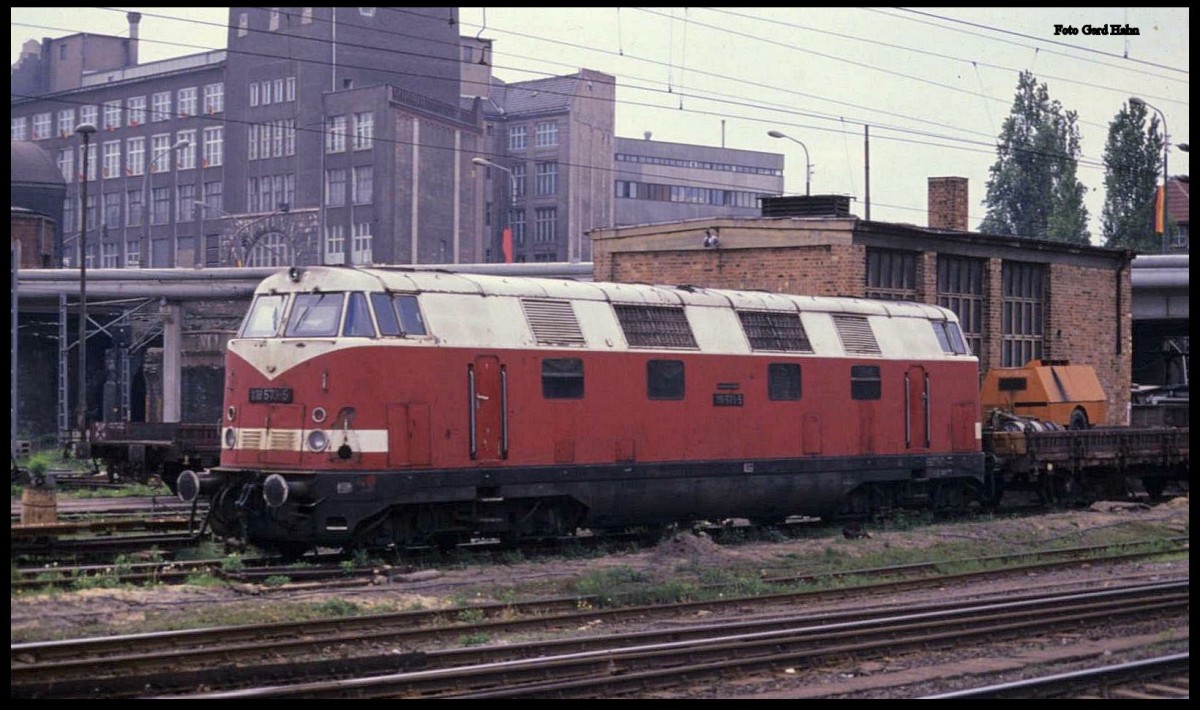 DR 118473 am 8.5.1989 in Ostberlin im Bahnhof Warschauer Straße der DDR!