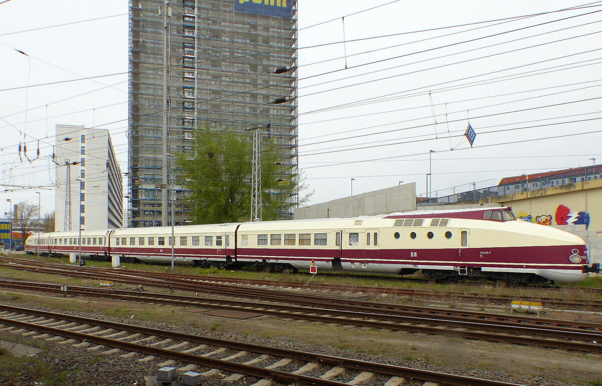 DR 175 015-7 der BSW-Gruppe Berlin-Lichtenberg, am 20.04.2022 in Berlin-Lichtenberg.