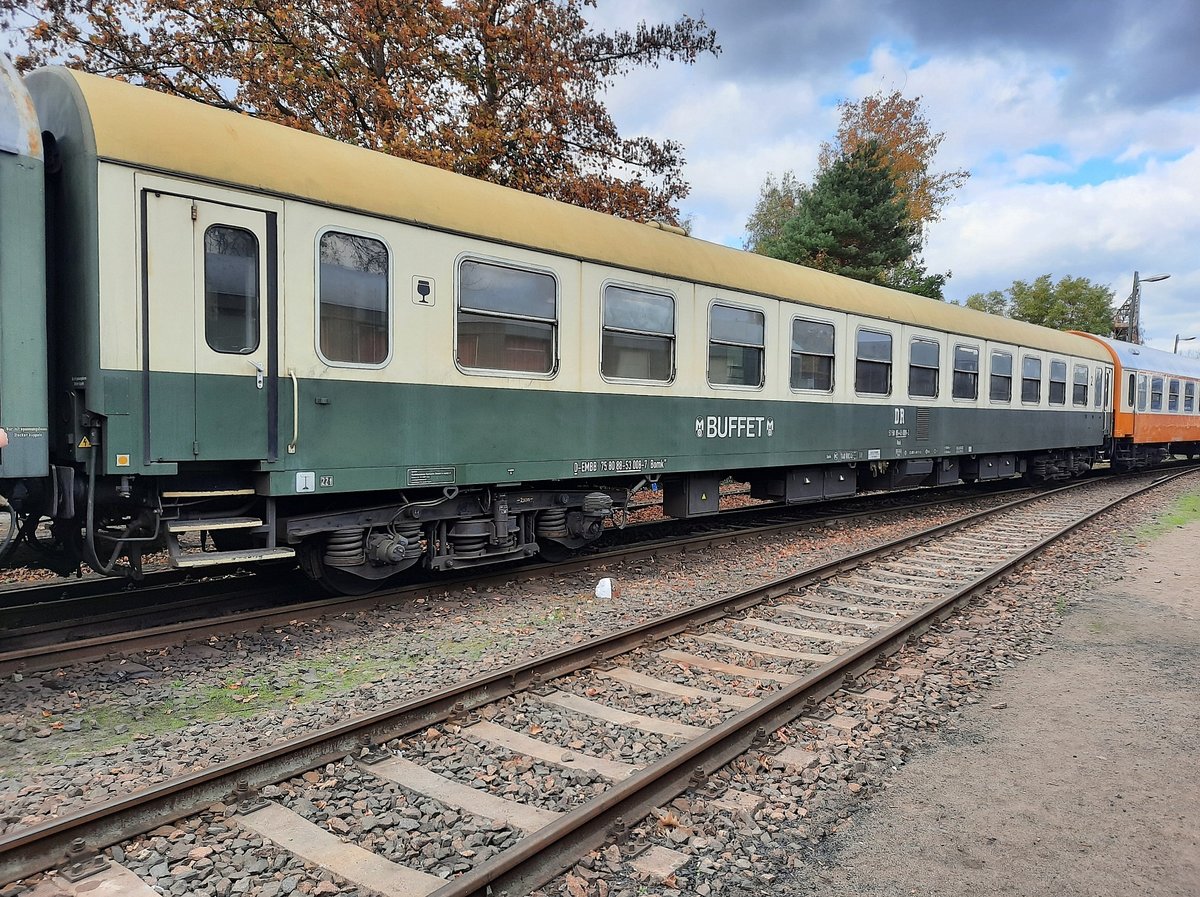 DR 51 50 85-45 009-3 Bmk (D-EMBB 75 70 88-53 008-7 Bomk), am 24.10.2020 bei den Leipziger Eisenbahntagen im Eisenbahnmuseum Leipzig. 