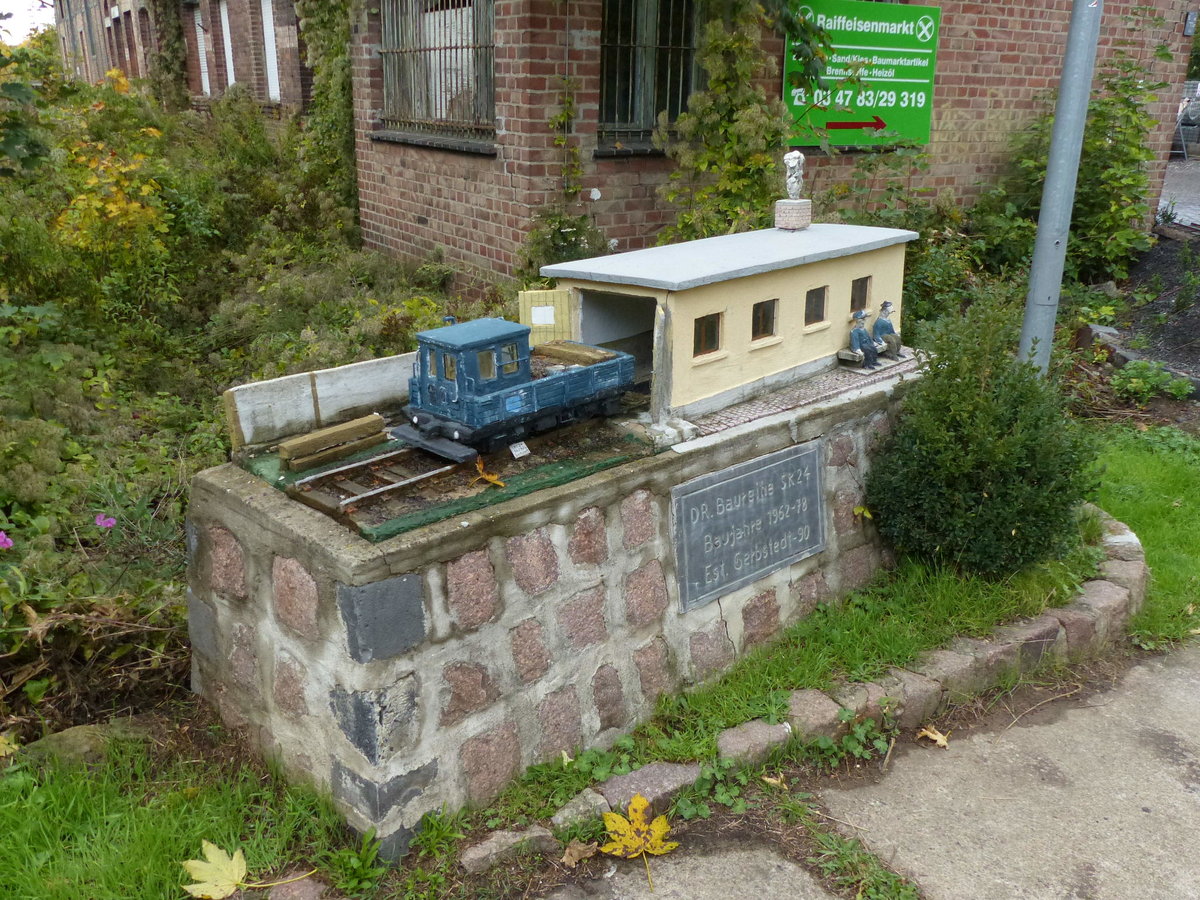 DR Baureihe SK 24 in der Est. Gerbstedt, als 1:10 Steinmodell am 28.09.2019 am ehemaligen Bahnhof Gerbstedt.