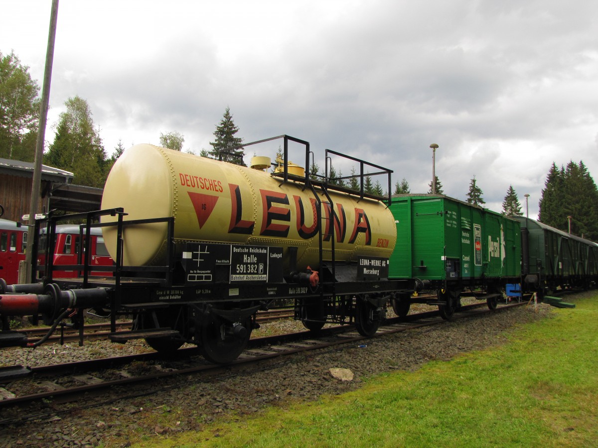 DR Halle 591 382 P während dem 110. Streckenjubiläum am 23.08.2014 im Bahnhof Rennsteig.