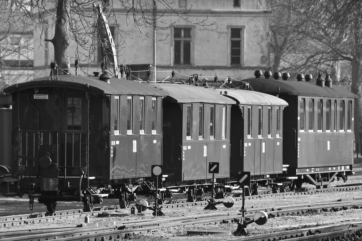 DR-Personenwagen in der Nähe des Bahnhofes in Putbus. (April 2019)
