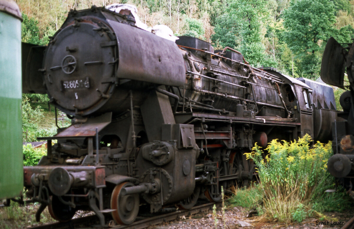 DR-Rekodampflok 52 8051 am 17.09.1991 im Bw. Aue/Sachsen.