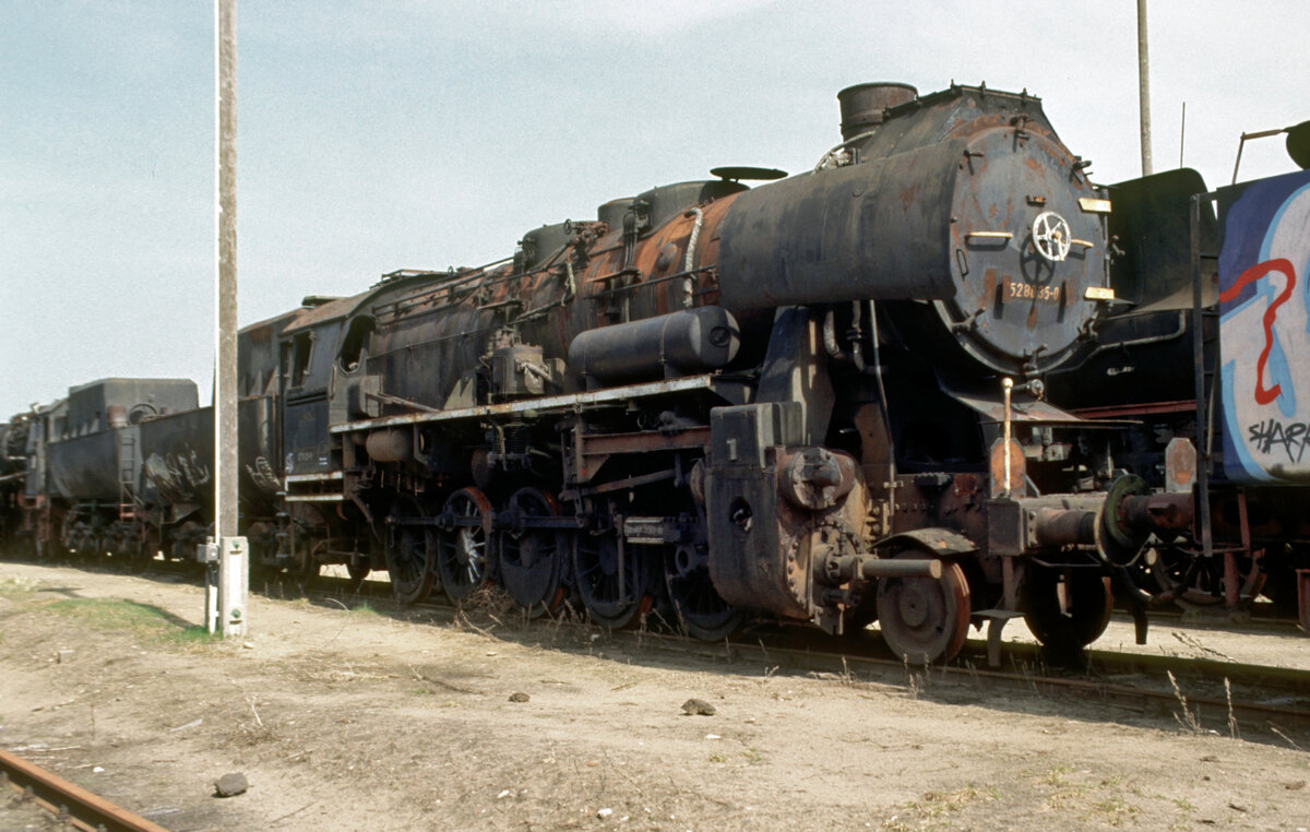 DR Rekolok 52 8035 am 19.04.1994 in der Dampfloksammlung Falz in Badorf.