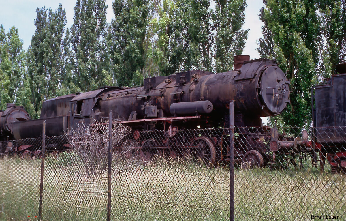DR-Rekolok 52 8180 am 23.06.1992 in der ESt. Staßfurt des Bw. Güsten. Die Lok wurde 1943 von der WLF als 52 3625 an die DRB geliefert.