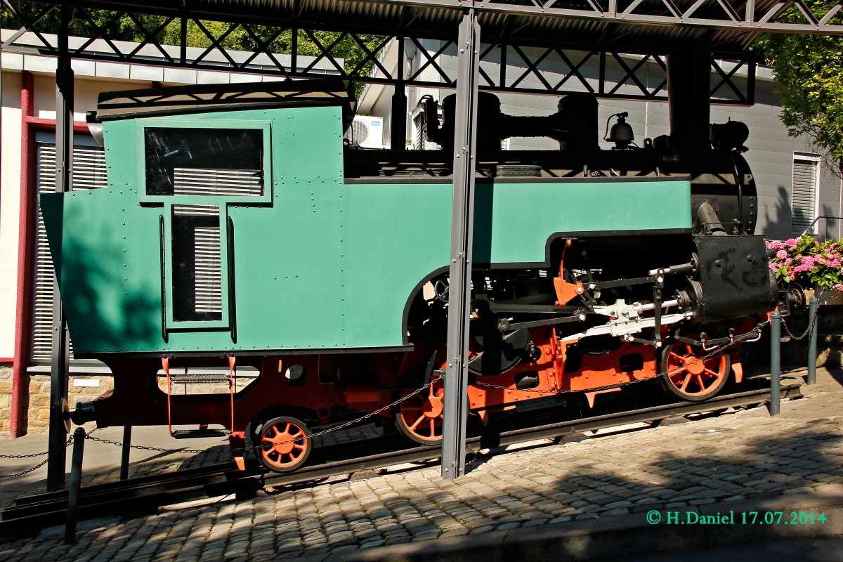 Drachenfelsbahn die Dampflok 2 (Bj.1927), seit 1968 als Denkmal an der Talstation in Königswinter ausgestellt und wurde dort am 17.07.2014 fotografiert.