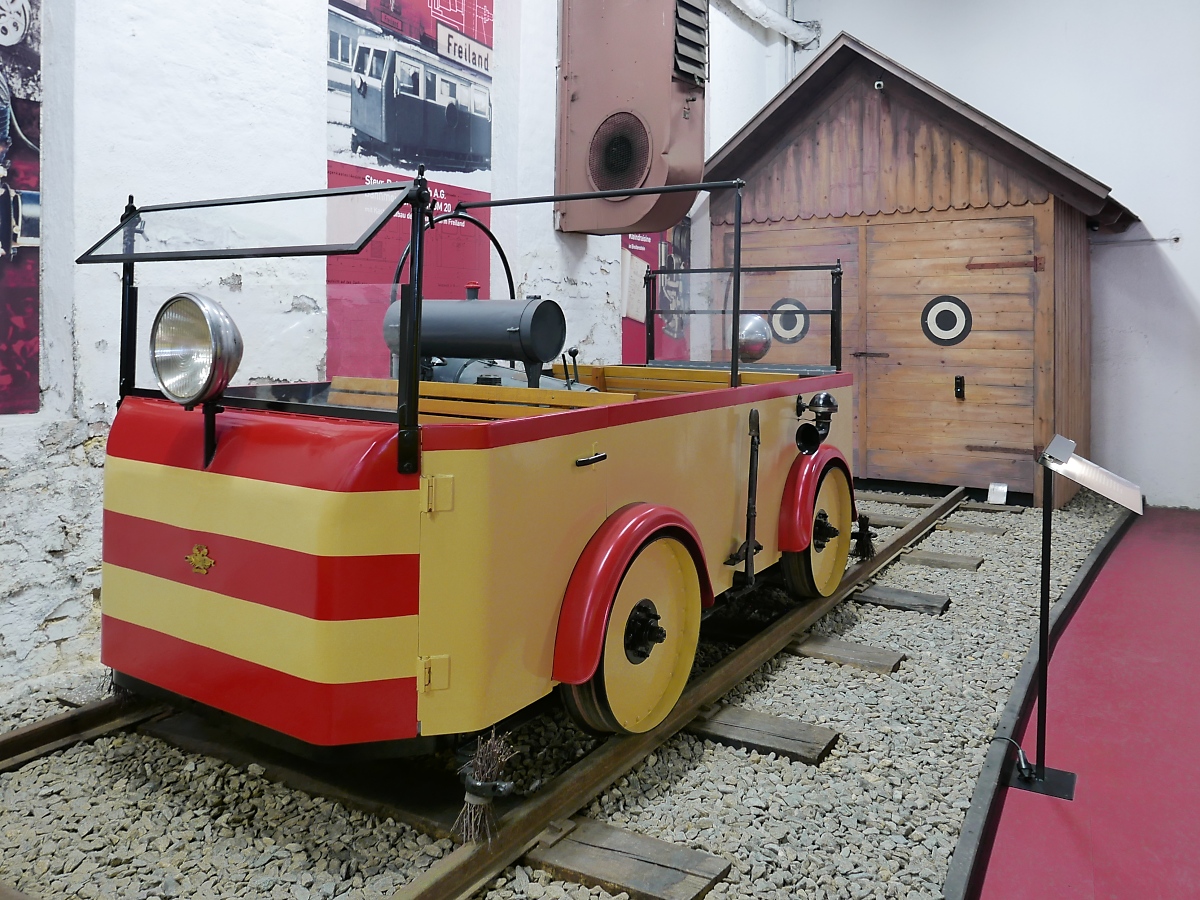 Draisine D9 der Austro-Daimler-Puch A.G. im Rundlokschuppen des Südbahnmuseums am Bahnhof Mürzzuschlag, 07.07.2019 