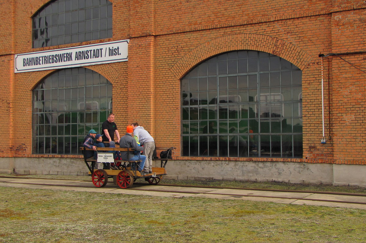 Draisinenfahrt am 27.03.2016 beim Osterfest im Eisenbahnmuseum Arnstadt.