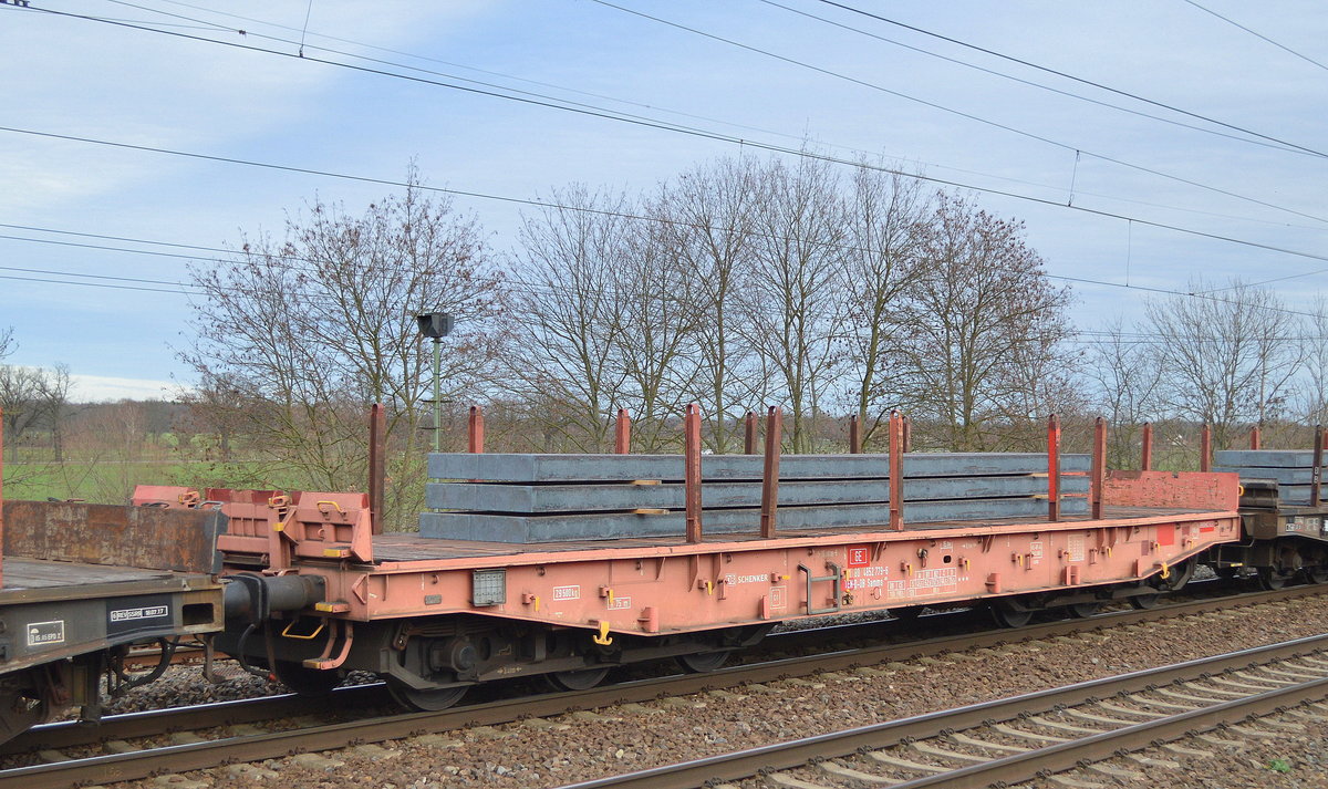 Drehgestell-Flachwagen von DB Cargo mit Stahl-Brammen beladen mit der Nr. 31 TEN 80 D-DB 4852 779-6 Samms 489 in einem Ganzzug am 18.12.19 Bf. Saarmund.