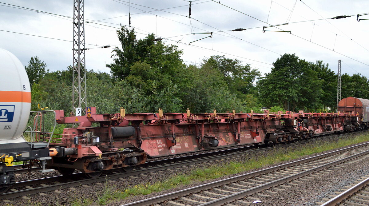 Drehgestellwagen für den Grobblechtransport der DB Cargo mit der Nr. 31 RIV 80 D-DB 4726 118-1 Slps-u 725 in einem gemischten Güterzug am 08.07.22 Vorbeifahrt Bahnhof Dedensen Gümmer.