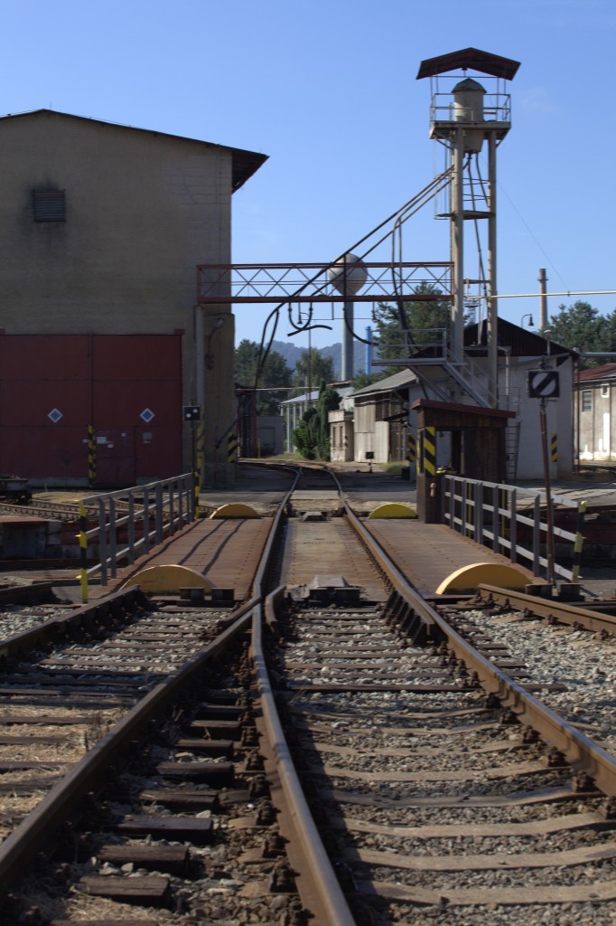 Drehscheibe in Decin, da sich eine kleine Museumsfahrzeugsammlung hier befindet , ist das Gelände frei zugängig. Aufnahme mit dem Tele .29.08.2015 10:47 Uhr.