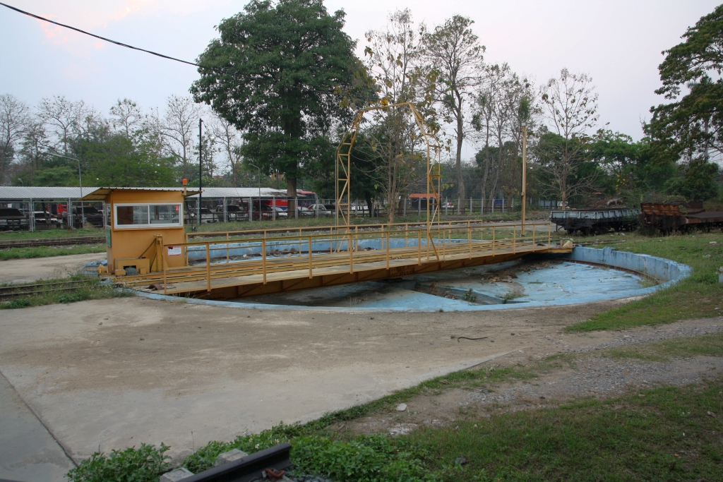 Drehscheibe im Depot Chiang Mai im letzten Tageslicht des 22.März 2023.